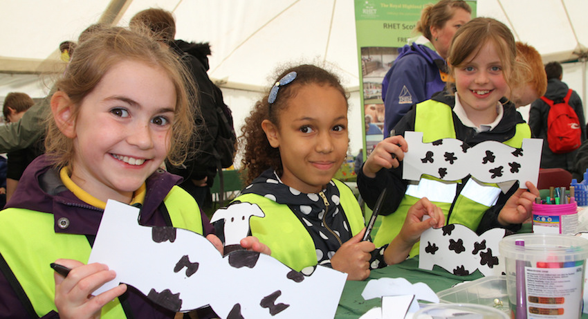 Pupils from Yetholm Primary drawing cows at the Border Union Schools' Day. Photographer - Matt Cartney. Crown Copyright.