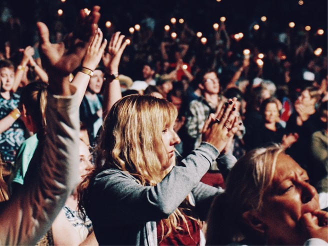 clapping crowd