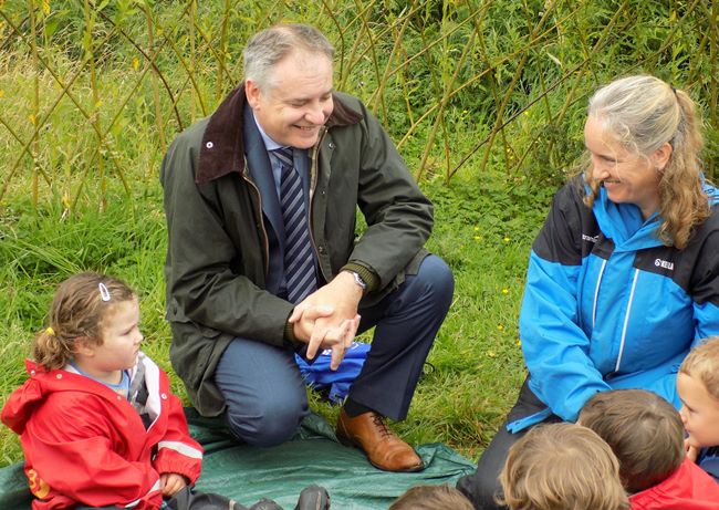 Cabinet Secretary Richard Lochhead talking to children
