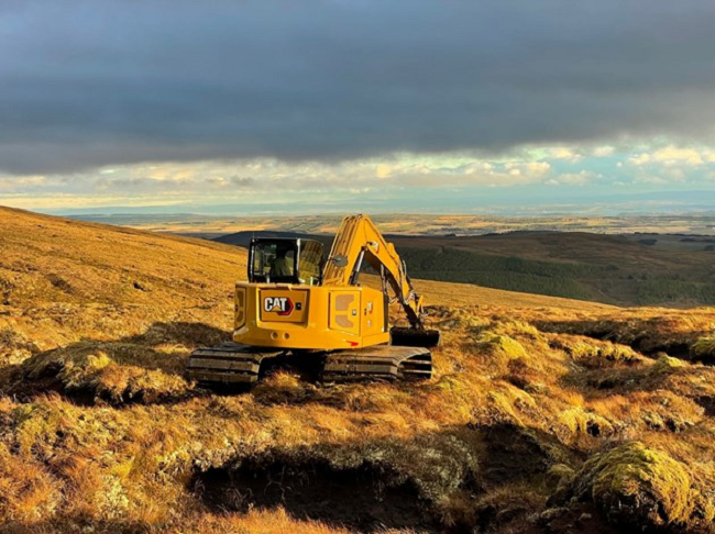 Excavator restoring peatland. Photo credit:©Albamontane
