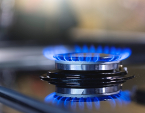 Gas stove hob burning fuel