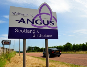 Angus sign post
