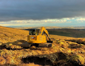 Excavator restoring peatland. Photo credit:©Albamontane