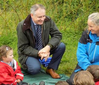 Cabinet Secretary Richard Lochhead talking to children