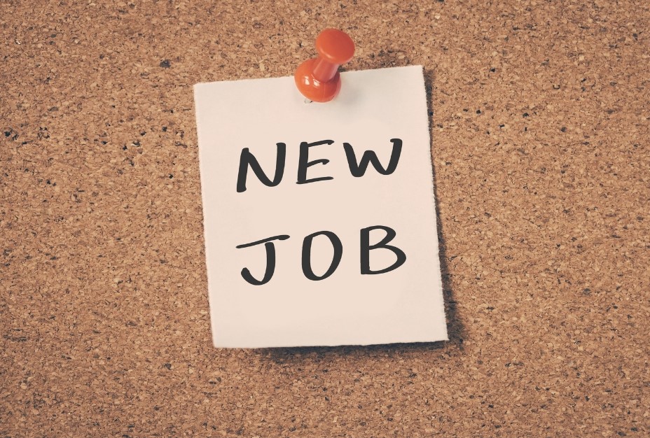 New Job written on a post it note on cork pin board