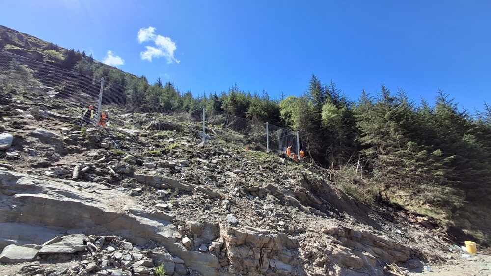 A 40m long anchored catch fence will reduce the rock fall risk to track and road users.