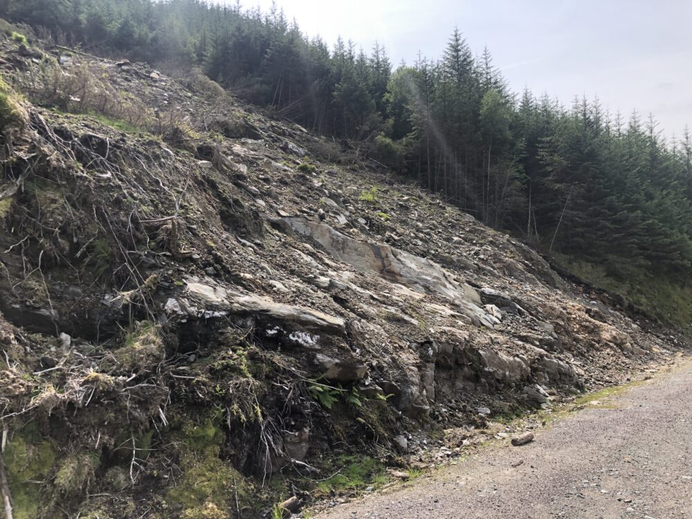 A large landslide in Gleann Mor near Lochgoilhead posed a potential rockfall risk to road users.